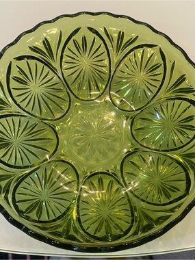 Vintage Anchor Hocking Avocado Green Glass Star Medallion Bowl Scalloped 8"